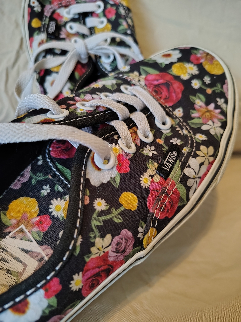 Vans Authentic Lux Floral Canvas Low-Top Sneakers Black & Multicolor Flowers